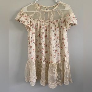 Altar’d state Tunic size small. Cream with Floral print (coral and blue flowers)